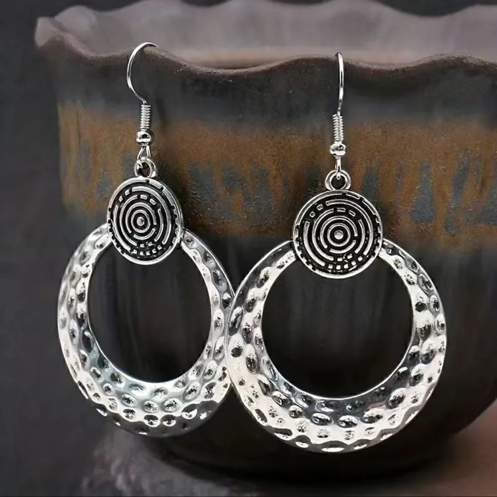 Vintage Style Zinc Alloy Silver Plated Hollow Dangle Earrings NWT